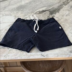 Vineyard Vines Men’s pull on shorts size S